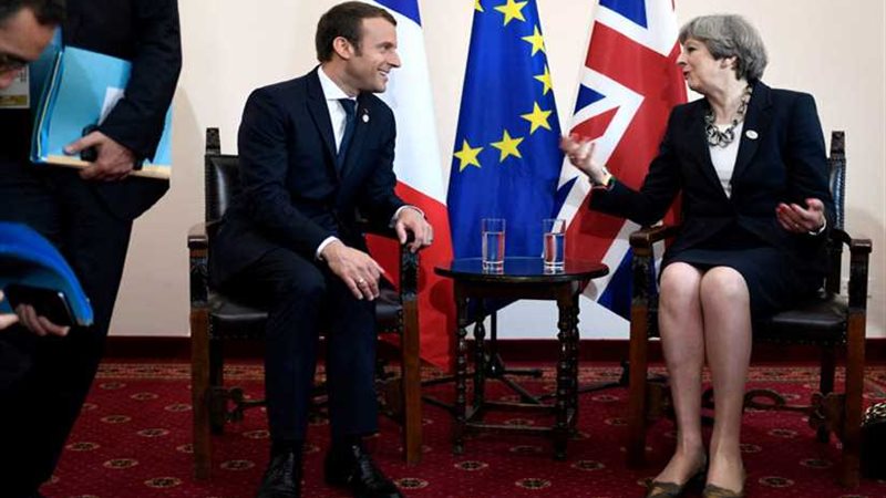 ماكرون يعقد جلسة