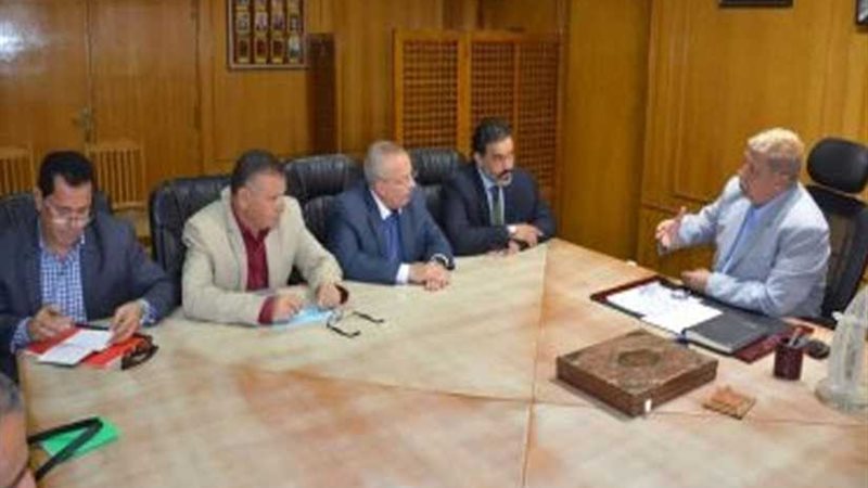 طاهر يناقش مقترح