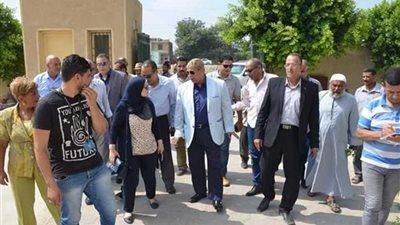 محافظ الإسماعيلية يشهد القافلة الطبية بـ