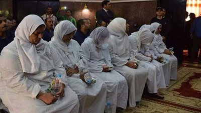 هل يجوز إخراج الزكاة للمسجونين المعسرين في سداد ديونهم؟