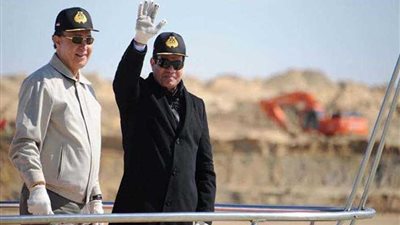 أول زيارة مفاجئة للرئيس السيسي في قناة السويس الجديدة (فيديو)