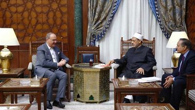 الصدر: العراق بحاجة لجهود الأزهر في معركته ضد الإرهاب