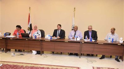 تسليم عقود مشروع حياة كريمة بقيمة 8 ملايين جنيه ببني سويف