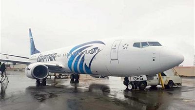 طائرة مصر للطيران تغير مسارها لإنقاذ حياة راكب