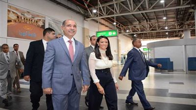 وزيرا الطيران والسياحة يودعان حجاج السياحة المغادرين إلى الأراضى المقدسة اليوم