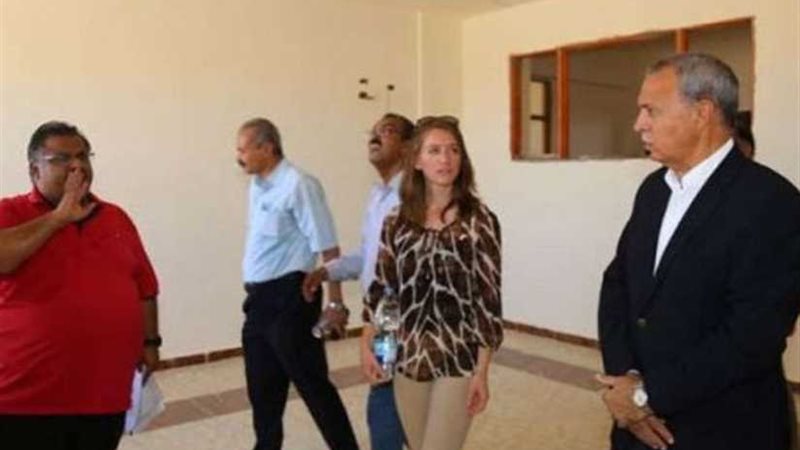 محافظ قنا وممثلة