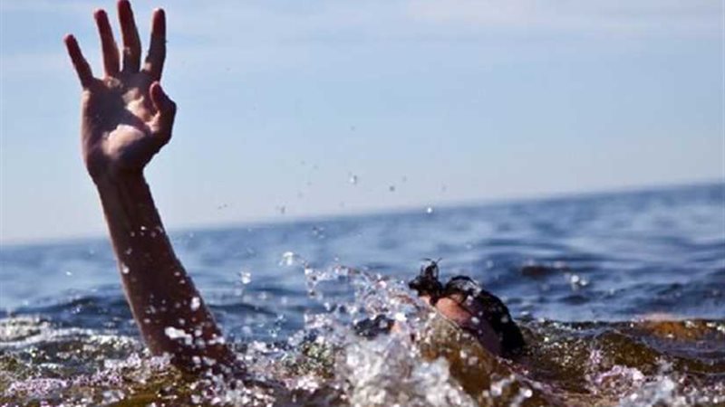 مصرع عامل غرقًا في