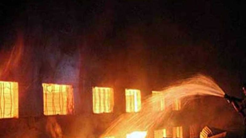 نشوب حريق مروع بمصنع