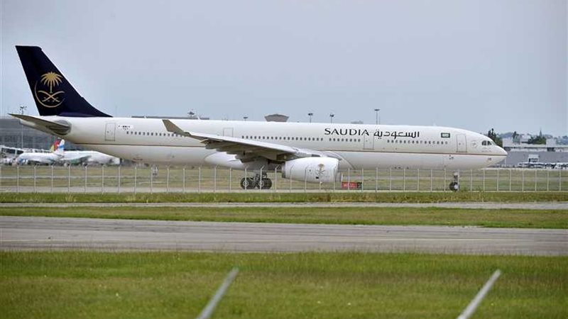 الخطوط السعودية توقف