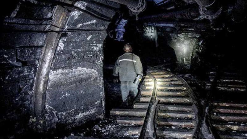 مقتل 4 بانفجار منجم