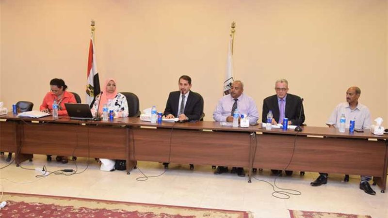 تسليم عقود مشروع