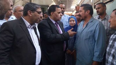 رئيس هيئة السكة الحديد يتفقد التجهيز اليومي للقطارات