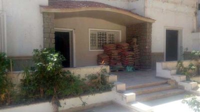 سلطان ينفي استخراج آثار من فيلا 