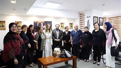 سفير فلسطين يستقبل دلال أبو آمنة قبل حفلها بمهرجان القلعة