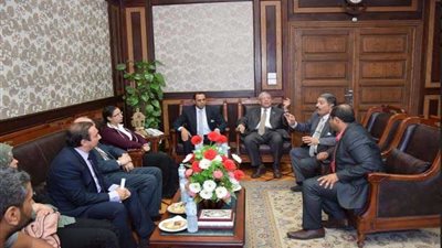 رئيس جامعة دمنهور يستقبل لجنة التعلم المدمج للجامعات