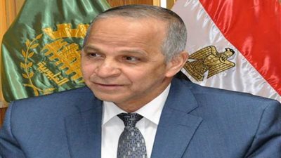 محافظ القليوبية يكرم رئيس الوحدة المحلية بالمنيرة لجهوده