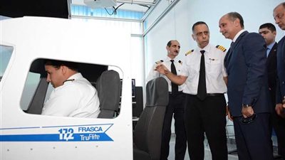 وزير الطيران يشيد بالأكاديمية المصرية لعلوم الطيران بعد زيارته مطار6أكتوبر