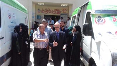 مدير صحة الشرقية يتفقد سير القافلة الطبية بالحصوة بأبوكبير