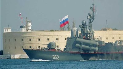 مطاردة بين فرقاطة روسية وأخرى أمريكية في البحر المتوسط