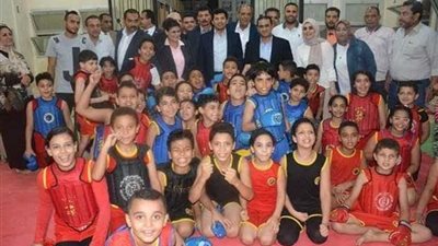 صبحي يزور مركز شباب الحرمين .. ويفتتح صالة المنازلات