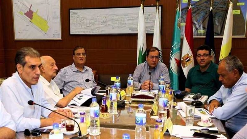 وزير البترول يتابع