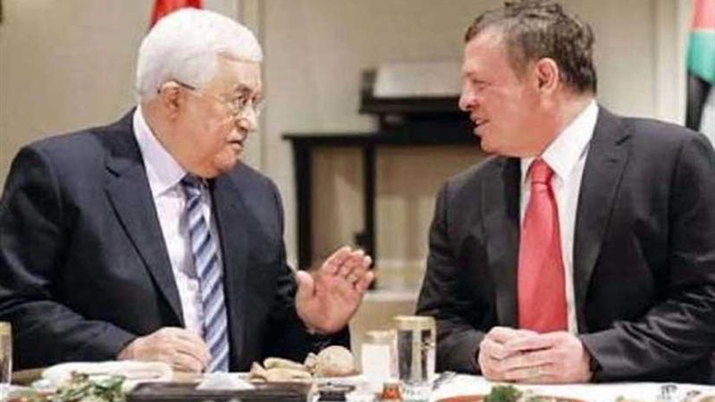 ملك الأردن يستعرض