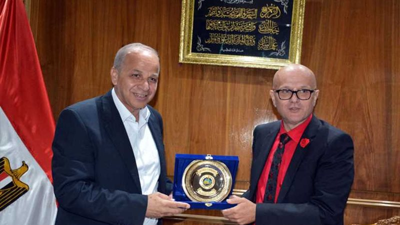 محافظ القليوبية يستعرض