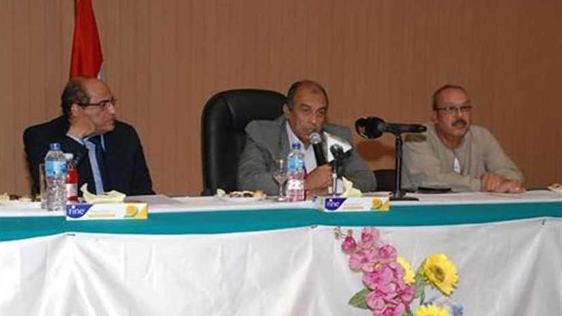 وزير الزراعة يكرم