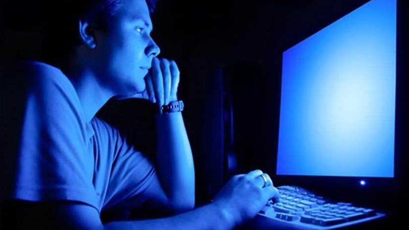 دراسة تحذر: ضوء الأجهزة