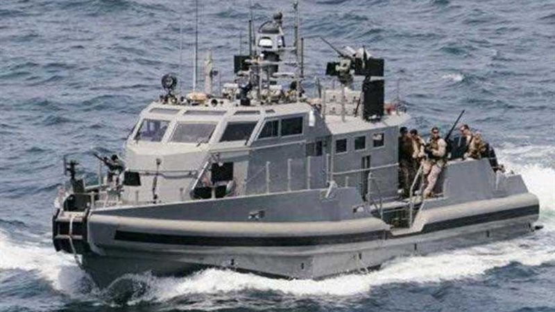 لبنان: زورقان حربيان