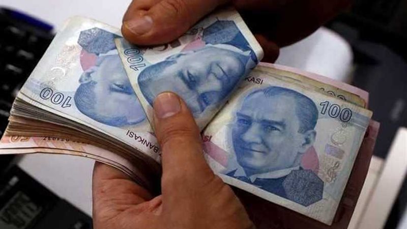 يوم أسود لليرة التركية..