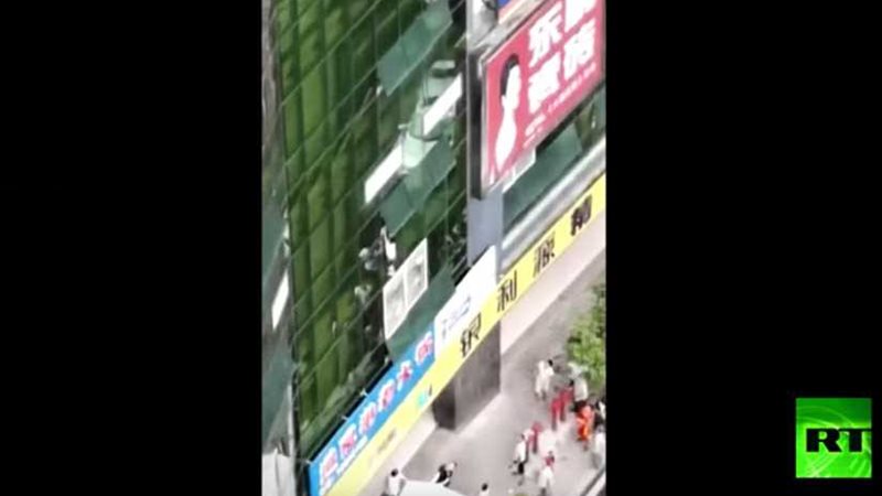 لحظة إنقاذ طفل صيني