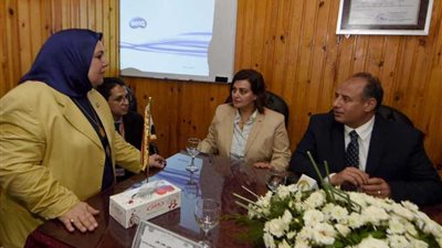 سلطان ومحرز يتفقدان معمل بحوث صحة الأغذية بميناء الإسكندرية