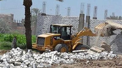 إزالة 54 تعديا على الأراضي الزراعية ببني مزار