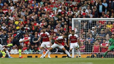 مانشستر سيتي يستهل مشواره في الدوري الإنجليزي بالفوز على أرسنال بهدفين نظيفين