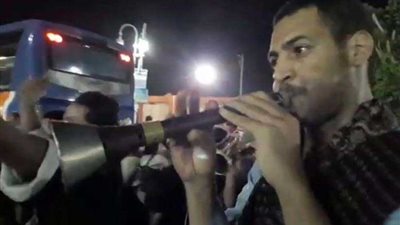 بالطبل والمزمار والزغاريد.. سفر أول أفواج حجاج الجمعيات بأسيوط..صور