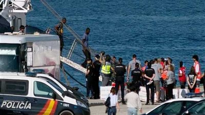سفينة تبحث عن ميناء أوروبي لإنزال مهاجرين