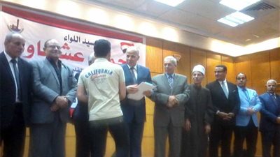 بالصور.. محافظ القليوبية يكرم أوائل الشهادات الثانوية على مستوى الجمهورية