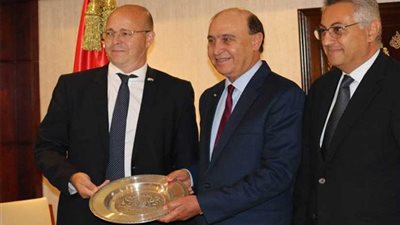 مميش يشهد توقيع عقدين بين شرق بورسعيد وشركتين ألمانيتين باستثمارات 70 مليون يورو