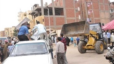 إزالة 15 حالة إشغال طريق بمركز أبوقرقاص