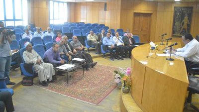 سكرتير عام المنيا يناقش جاهزية المراكز لاستقبال العيد