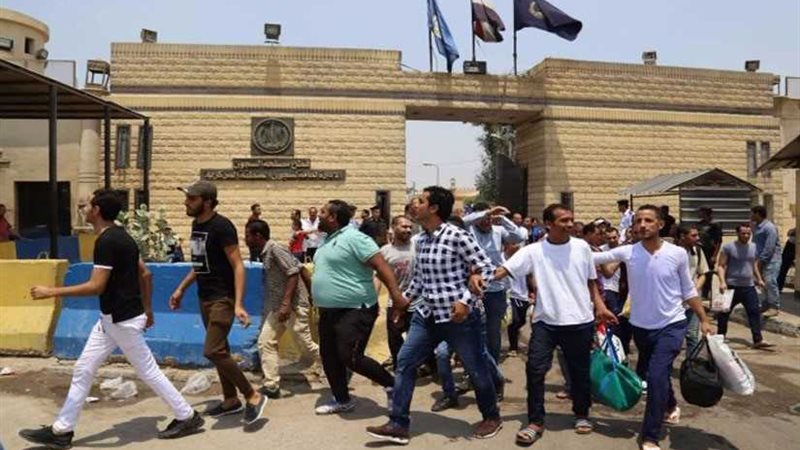 الإفراج عن 678 من