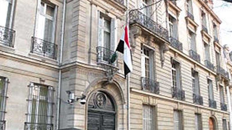 لاعبات كرة اليد يؤدين