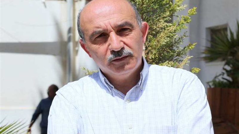 البت بقرار بدء العام