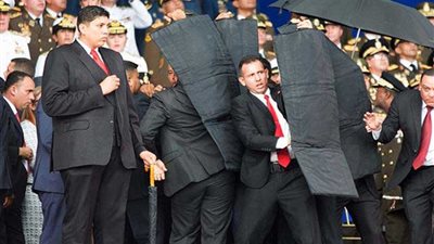 فنزويلا تسعى للقبض على 34 شخصاً مشتبهاً به في محاولة اغتيال الرئيس مادورو