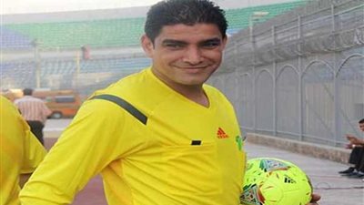 نورالدين حكمًا لمباراة 