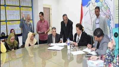 محافظ البحيرة تستجيب لطلبات 35 مواطنًا في اللقاء الأسبوعي للمواطنين