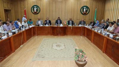 وفد الوزراء يناقش منظومة الشكاوي الحكومية الموحدة بـ 