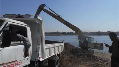 تنفيذ ٧٤ قرار إزالة تعديات على النيل بإسنا