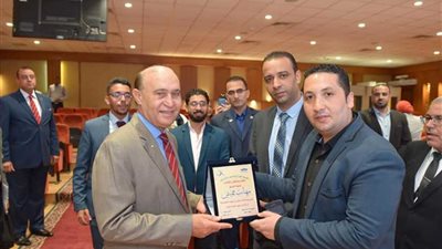 الفريق مُهاب مميش يستقبل وفدًا شبابيًا من مؤسسة 